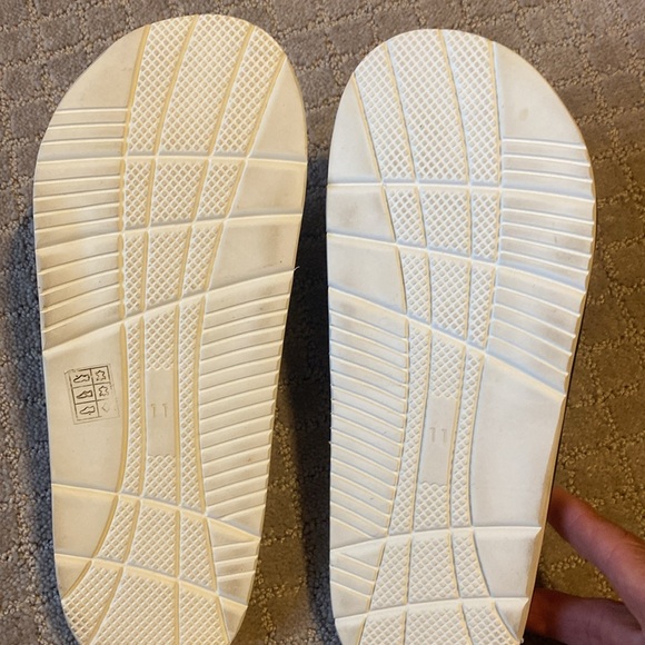 Robert Graham Slides - Picture 5 of 6